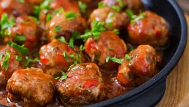 كفتة بصلصة الطماطم سهلة وسريعة التحضير