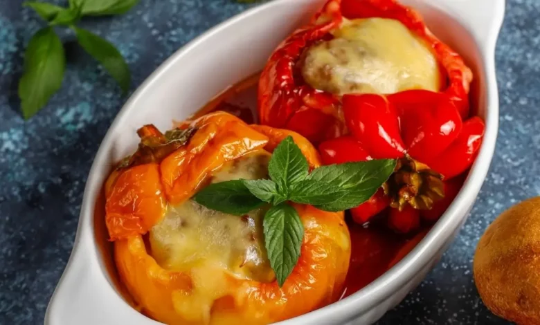 فلفل محشي باللحم المفروم والجبن في الفرن